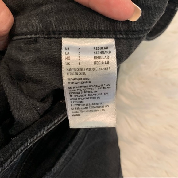 American Eagle Jeans Super Hi-Rise Jeggings Size 2 Black Distressed - Picture 5 of 5
